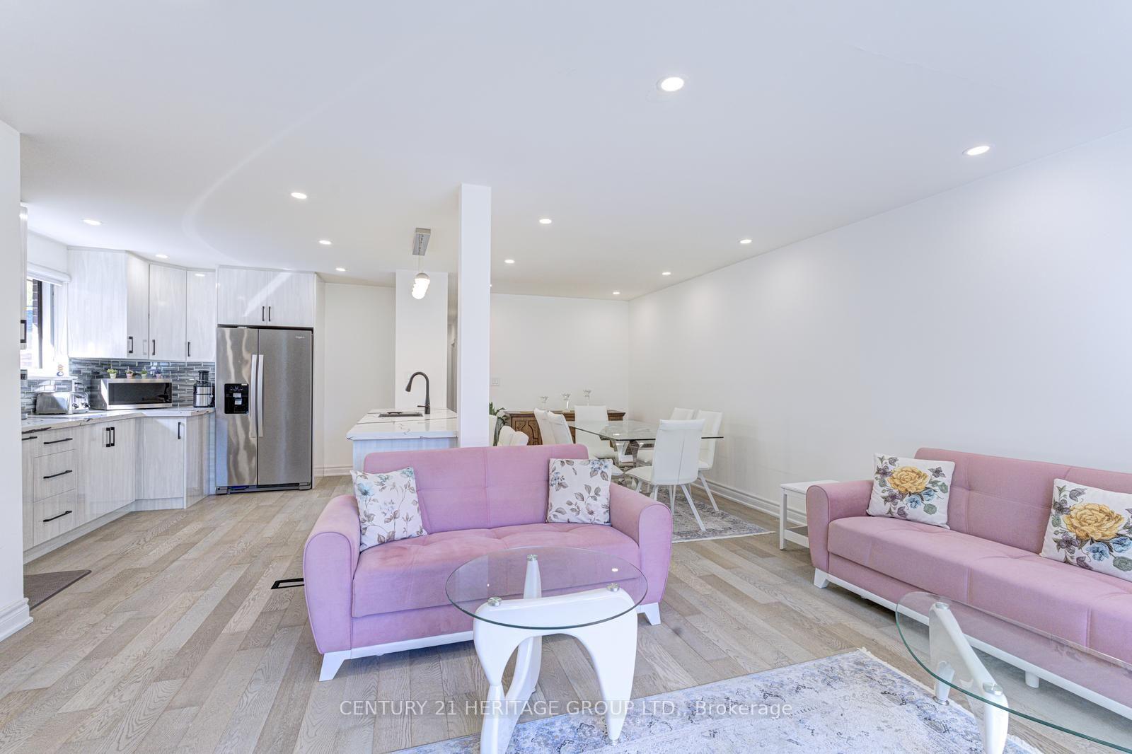 Photo 11 of 117 Marbury Crescent, North York, Parkwoods-Donalda — HOMEH