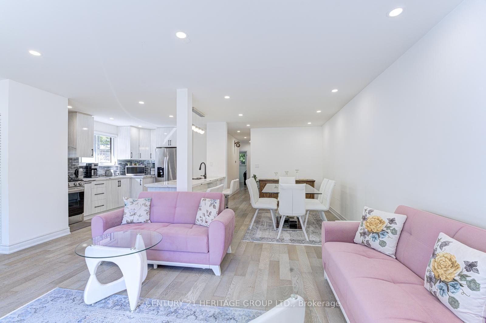 Photo 12 of 117 Marbury Crescent, North York, Parkwoods-Donalda — HOMEH