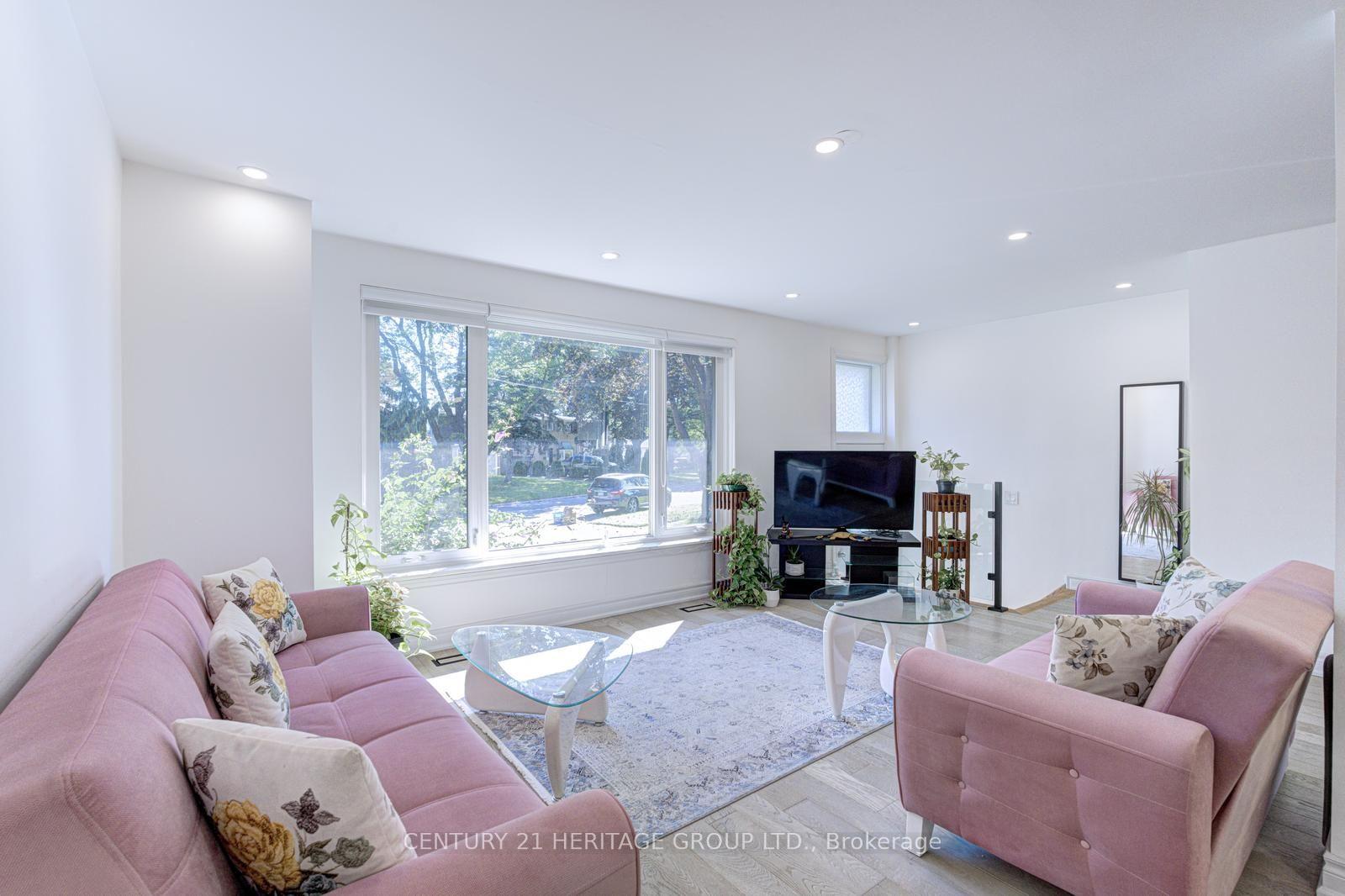 Photo 13 of 117 Marbury Crescent, North York, Parkwoods-Donalda — HOMEH