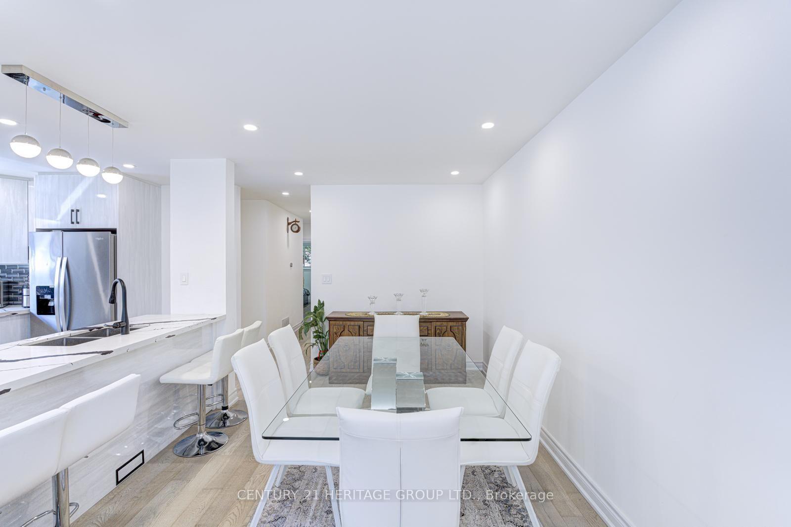 Photo 14 of 117 Marbury Crescent, North York, Parkwoods-Donalda — HOMEH