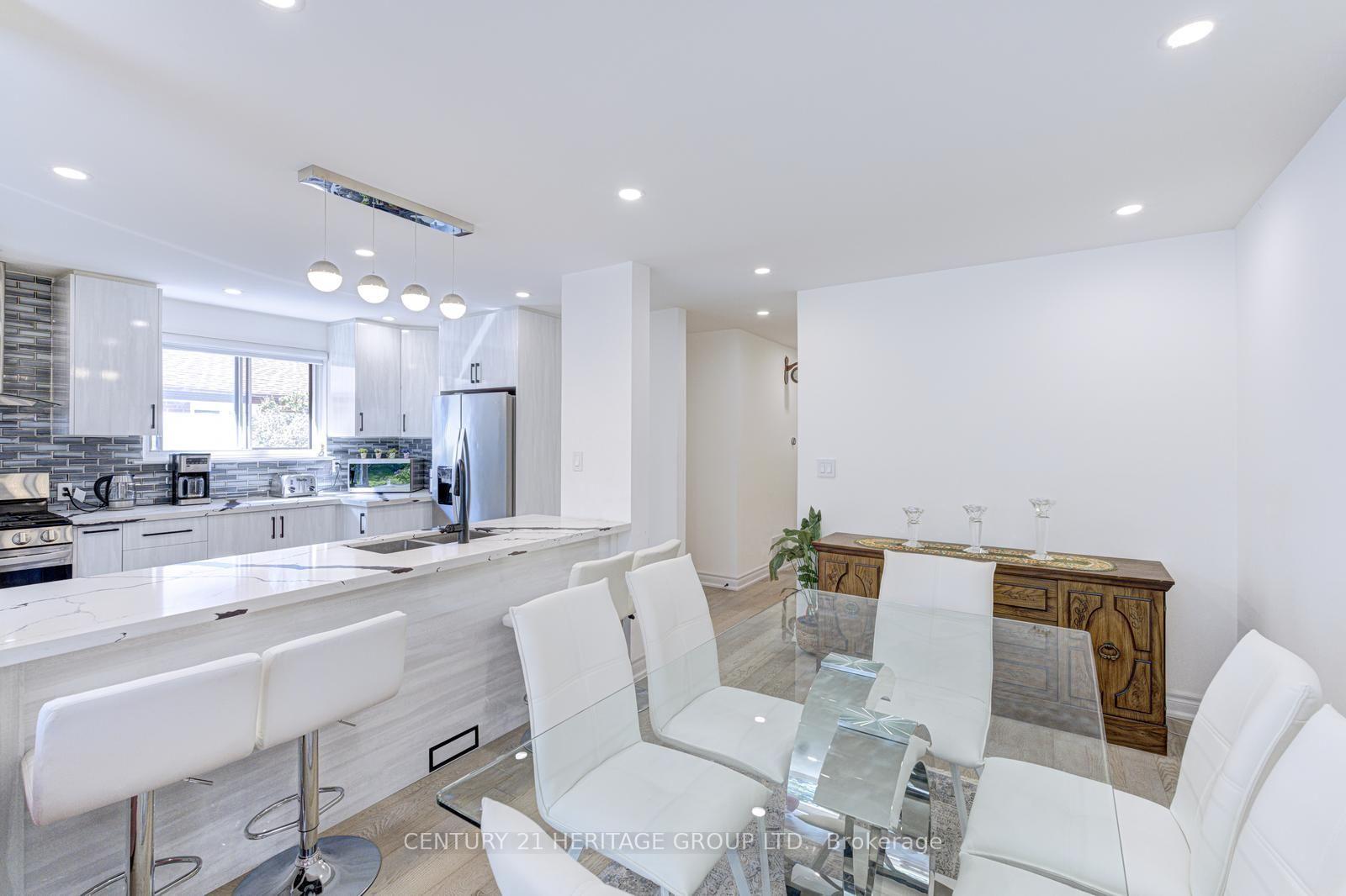 Photo 15 of 117 Marbury Crescent, North York, Parkwoods-Donalda — HOMEH