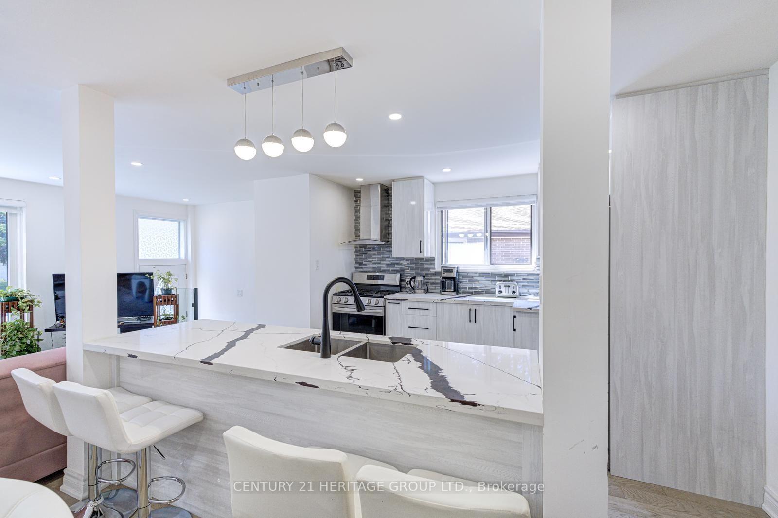 Photo 18 of 117 Marbury Crescent, North York, Parkwoods-Donalda — HOMEH