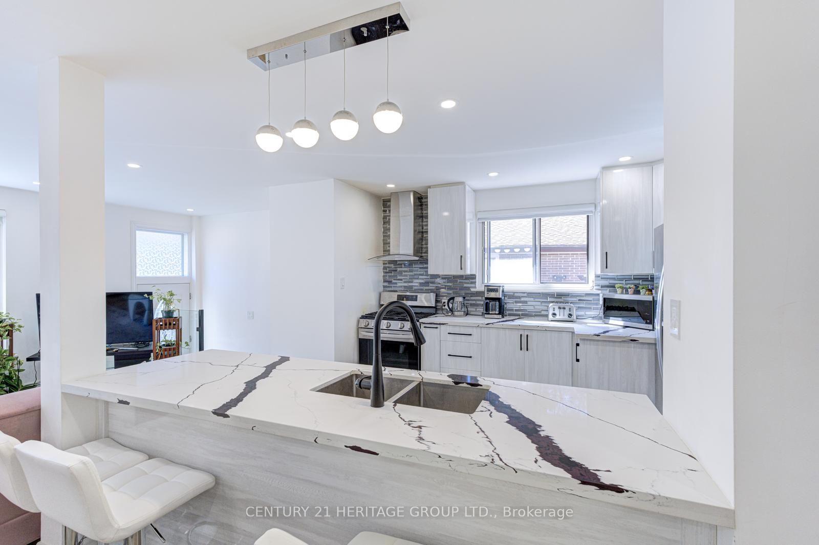 Photo 19 of 117 Marbury Crescent, North York, Parkwoods-Donalda — HOMEH