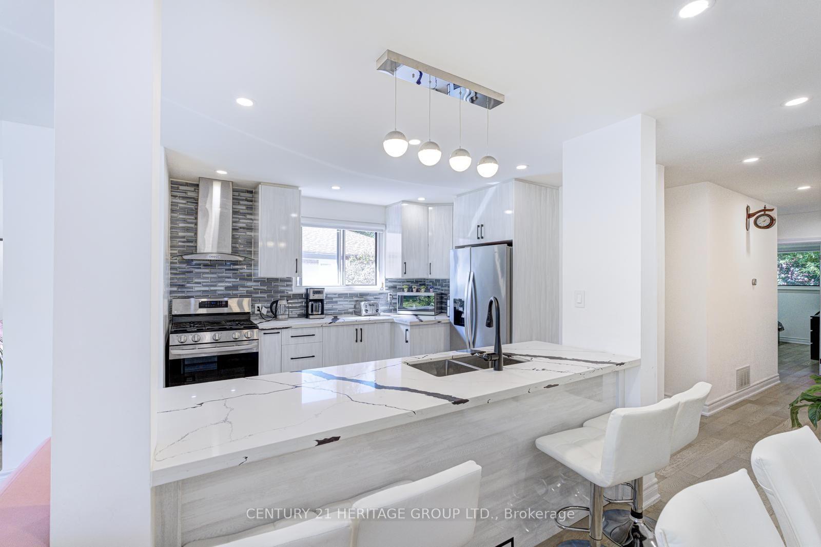 Photo 20 of 117 Marbury Crescent, North York, Parkwoods-Donalda — HOMEH