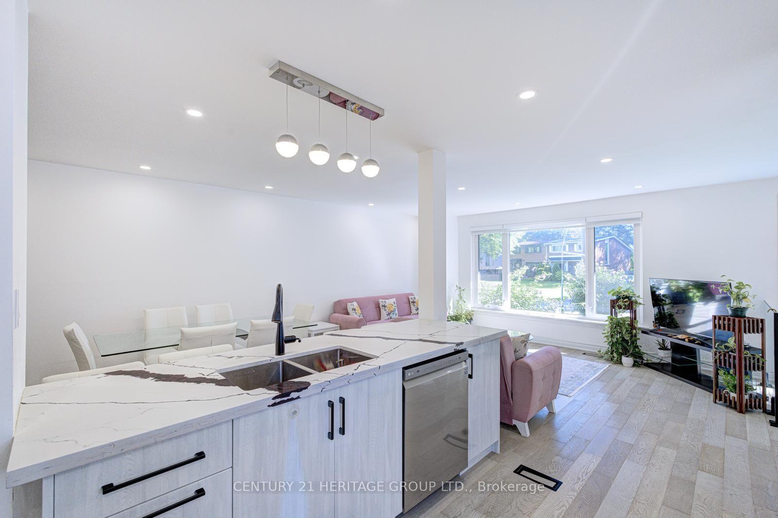 Photo 23 of 117 Marbury Crescent, North York, Parkwoods-Donalda — HOMEH