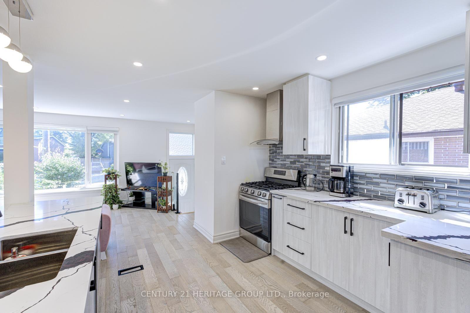 Photo 24 of 117 Marbury Crescent, North York, Parkwoods-Donalda — HOMEH