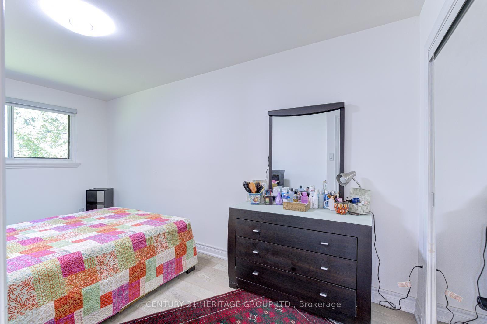 Photo 26 of 117 Marbury Crescent, North York, Parkwoods-Donalda — HOMEH