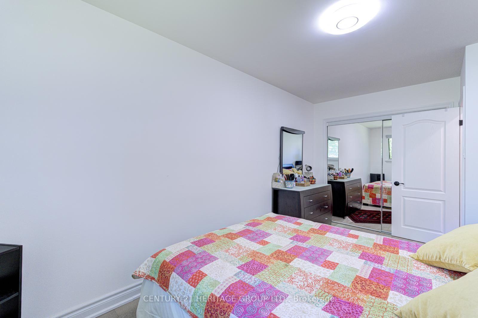 Photo 28 of 117 Marbury Crescent, North York, Parkwoods-Donalda — HOMEH