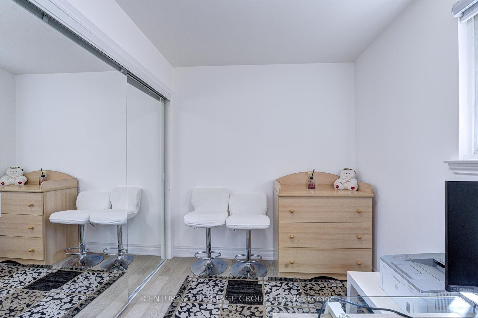 Photo 32 of 117 Marbury Crescent, North York, Parkwoods-Donalda — HOMEH