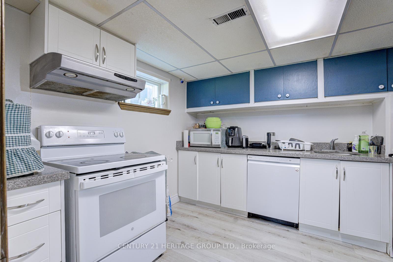 Photo 34 of 117 Marbury Crescent, North York, Parkwoods-Donalda — HOMEH