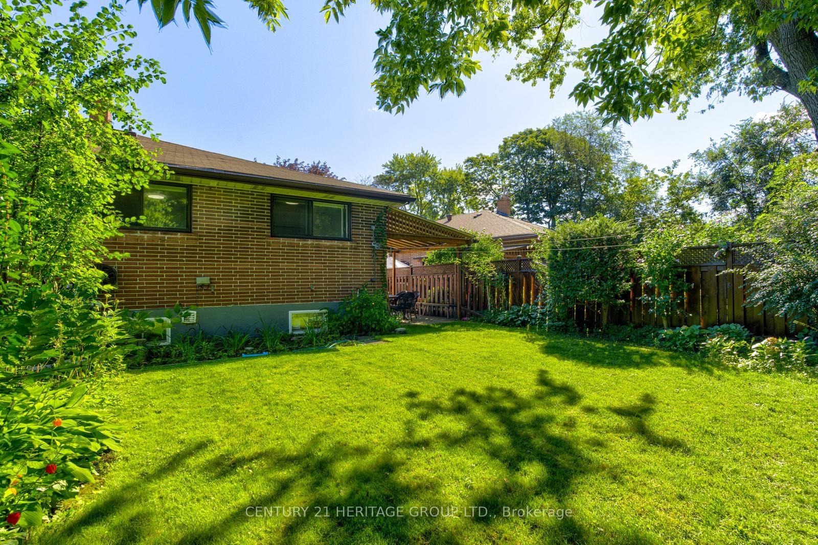 Photo 44 of 117 Marbury Crescent, North York, Parkwoods-Donalda — HOMEH