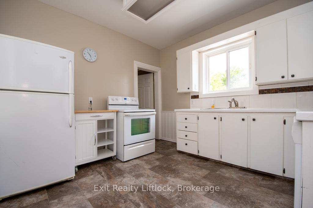 Photo 8 of 849 Water Street, Peterborough, Northcrest Ward 5 — HOMEH