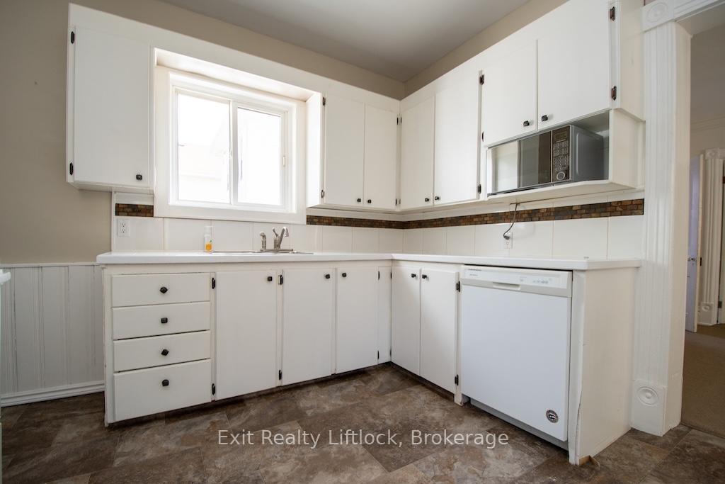 Photo 9 of 849 Water Street, Peterborough, Northcrest Ward 5 — HOMEH