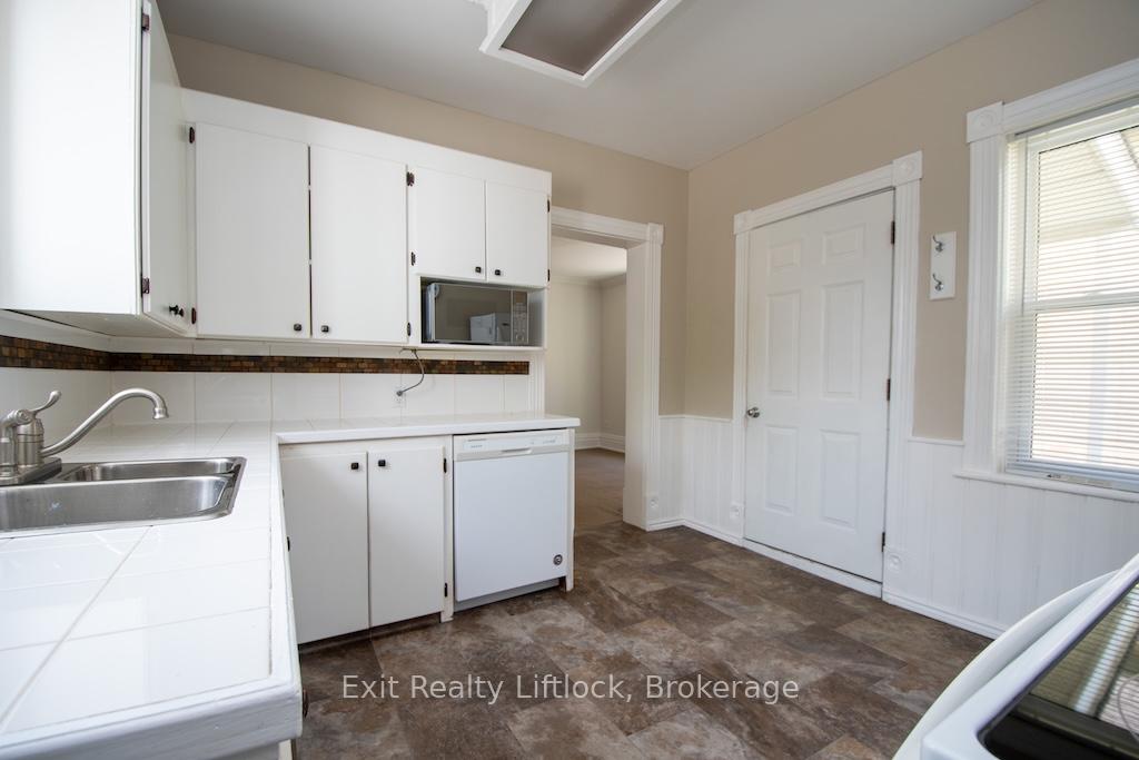 Photo 10 of 849 Water Street, Peterborough, Northcrest Ward 5 — HOMEH