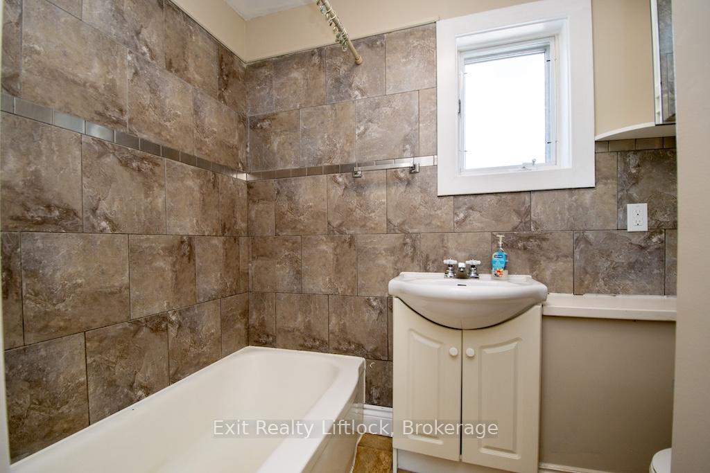 Photo 24 of 849 Water Street, Peterborough, Northcrest Ward 5 — HOMEH