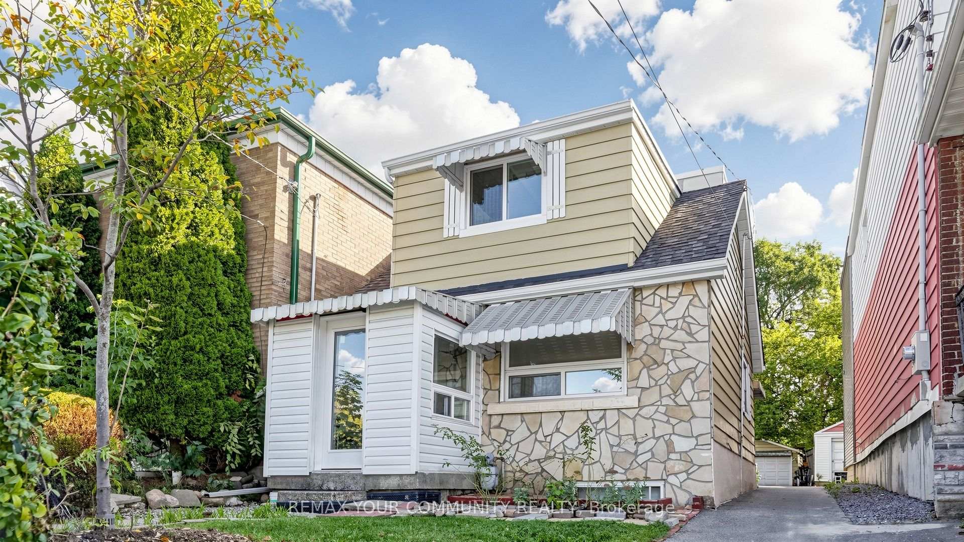Photo 2 of 73 Robinson Avenue, Scarborough, Oakridge — HOMEH