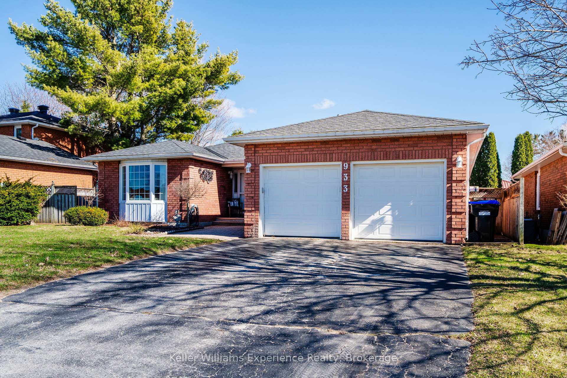 Photo 2 of 933 Playfair Road, Midland — HOMEH