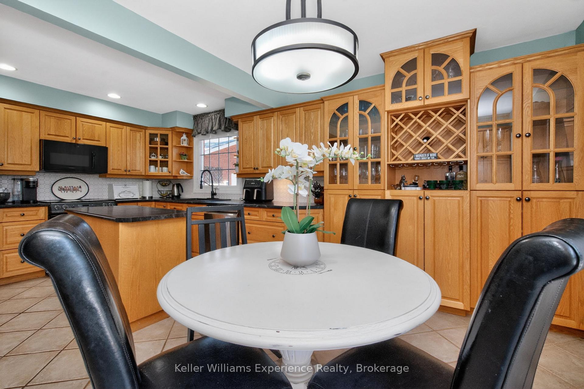 Photo 11 of 933 Playfair Road, Midland — HOMEH