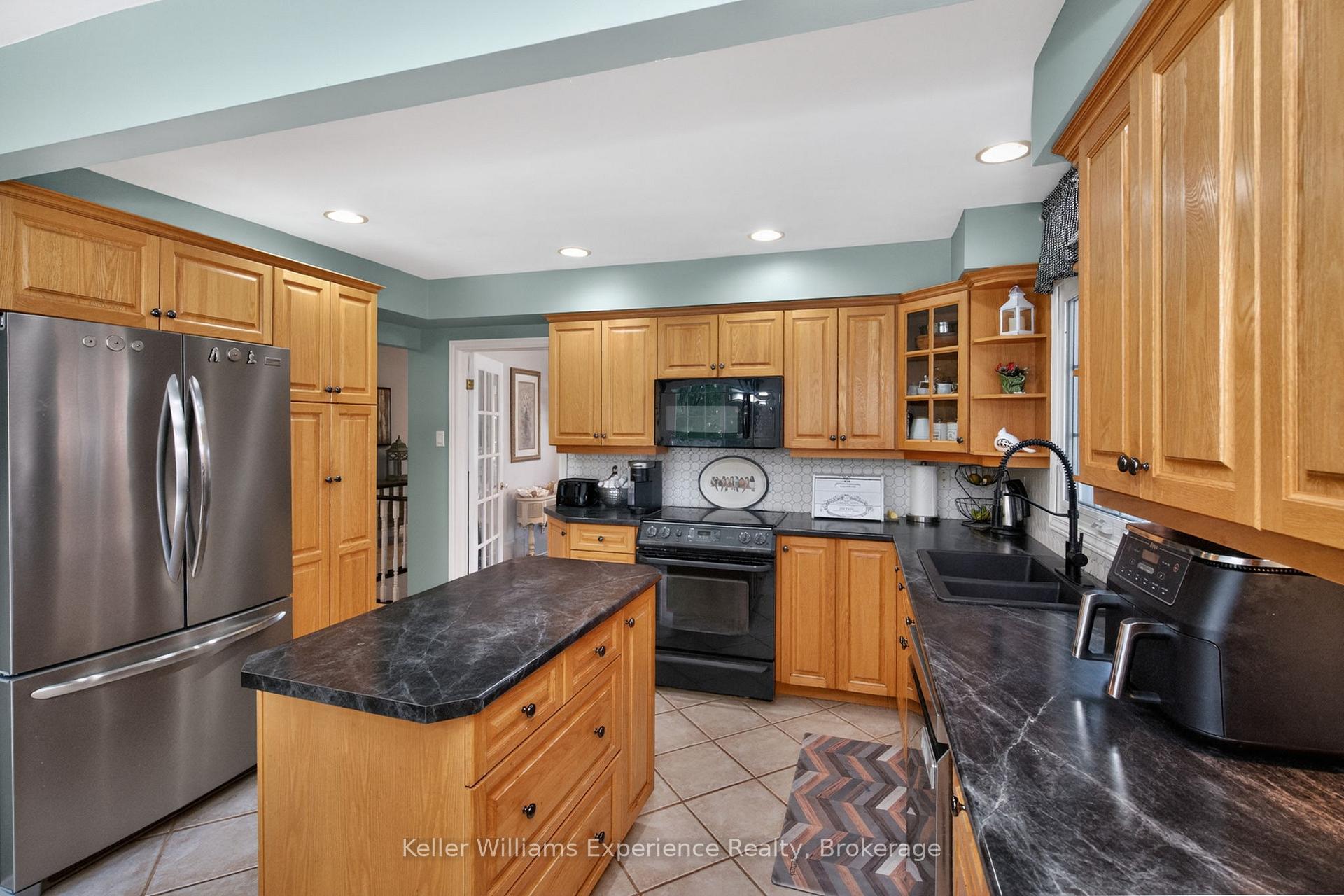 Photo 13 of 933 Playfair Road, Midland — HOMEH