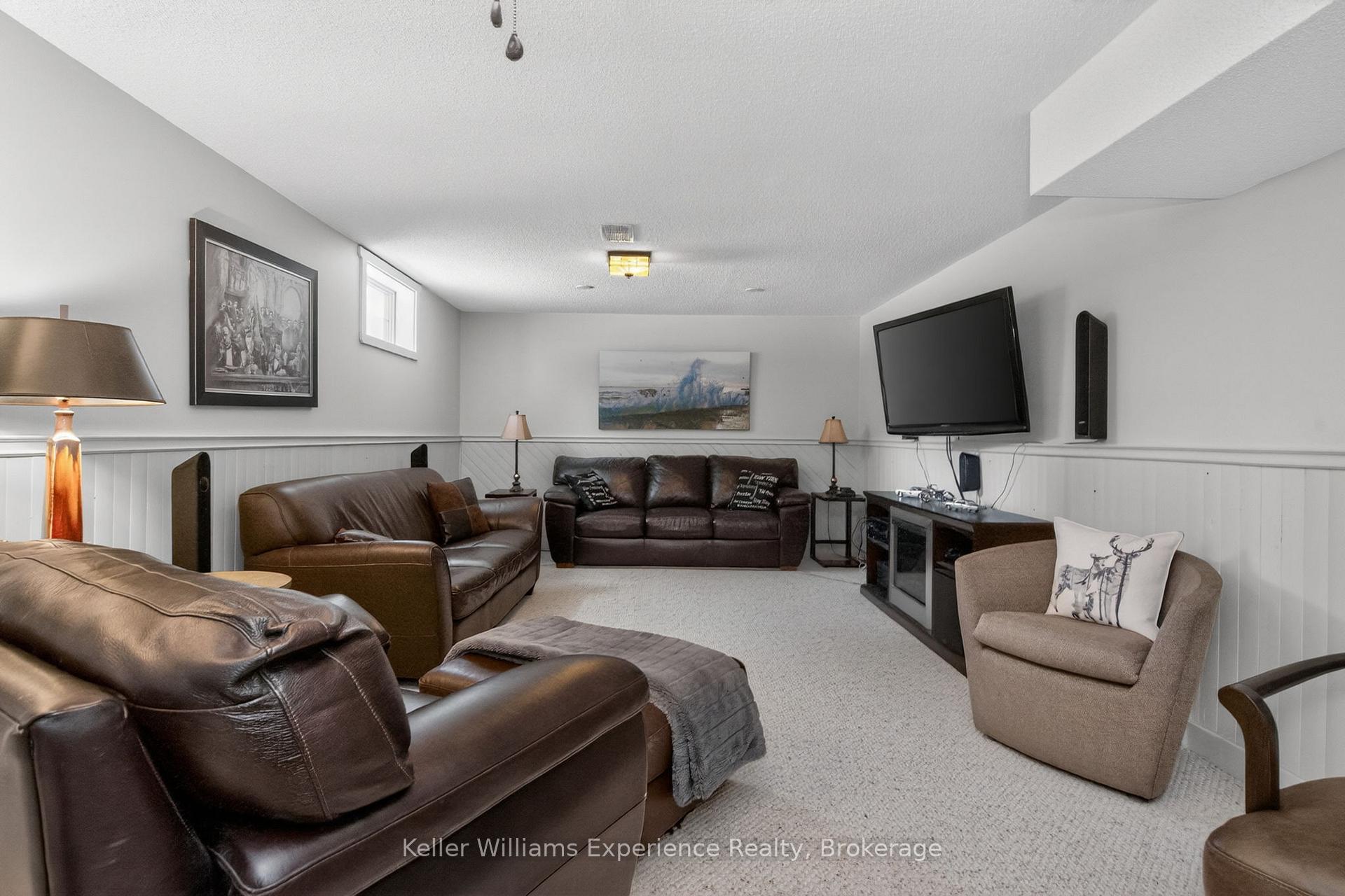 Photo 32 of 933 Playfair Road, Midland — HOMEH