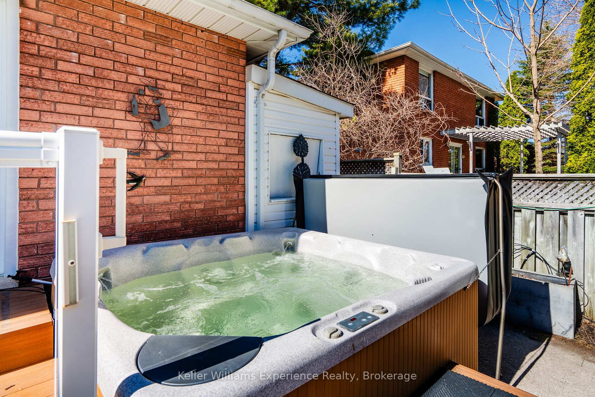 Photo 42 of 933 Playfair Road, Midland — HOMEH