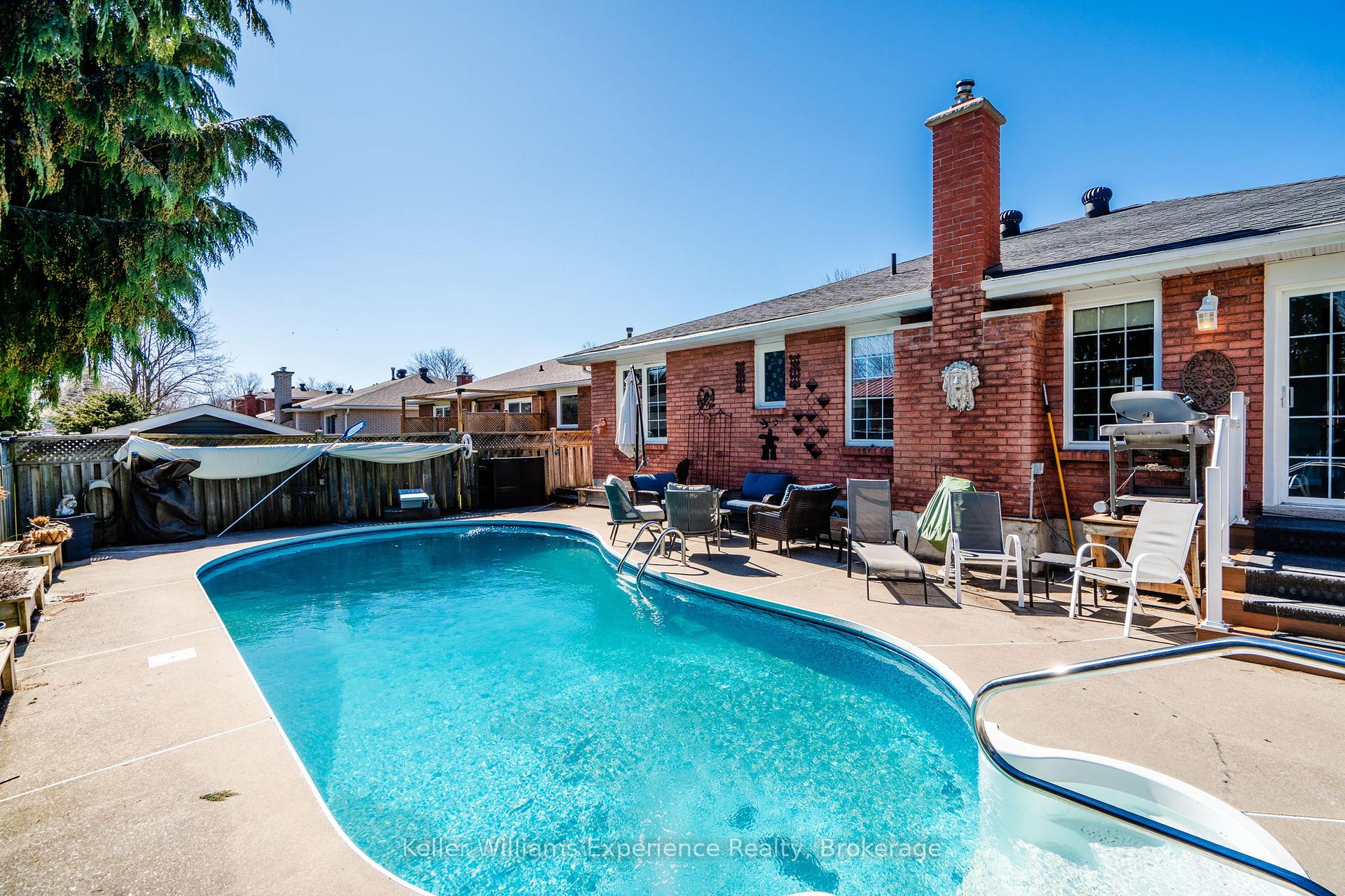 Photo 44 of 933 Playfair Road, Midland — HOMEH