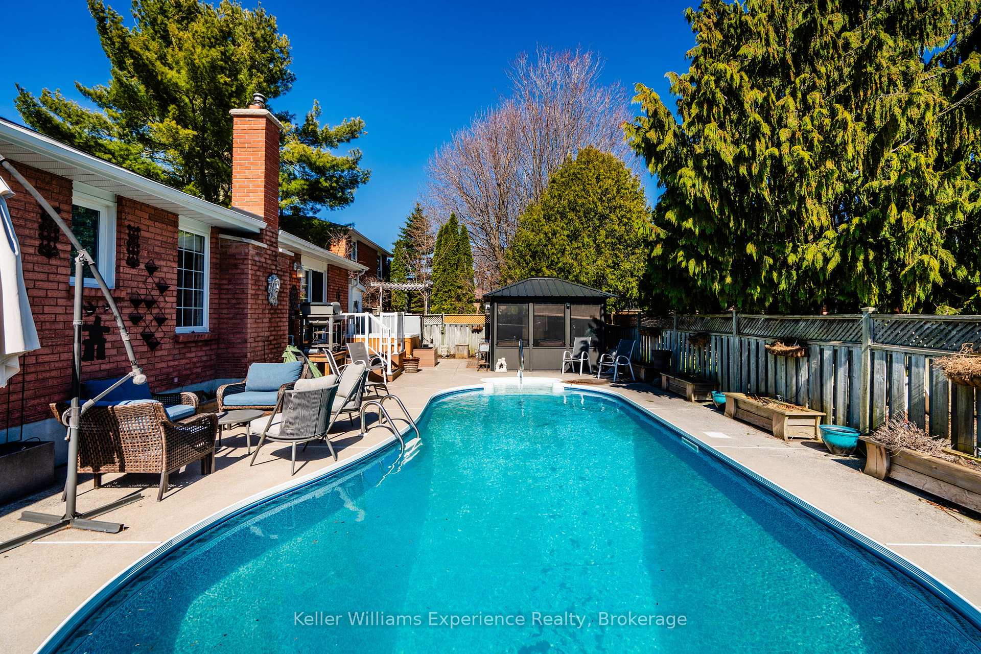 Photo 45 of 933 Playfair Road, Midland — HOMEH