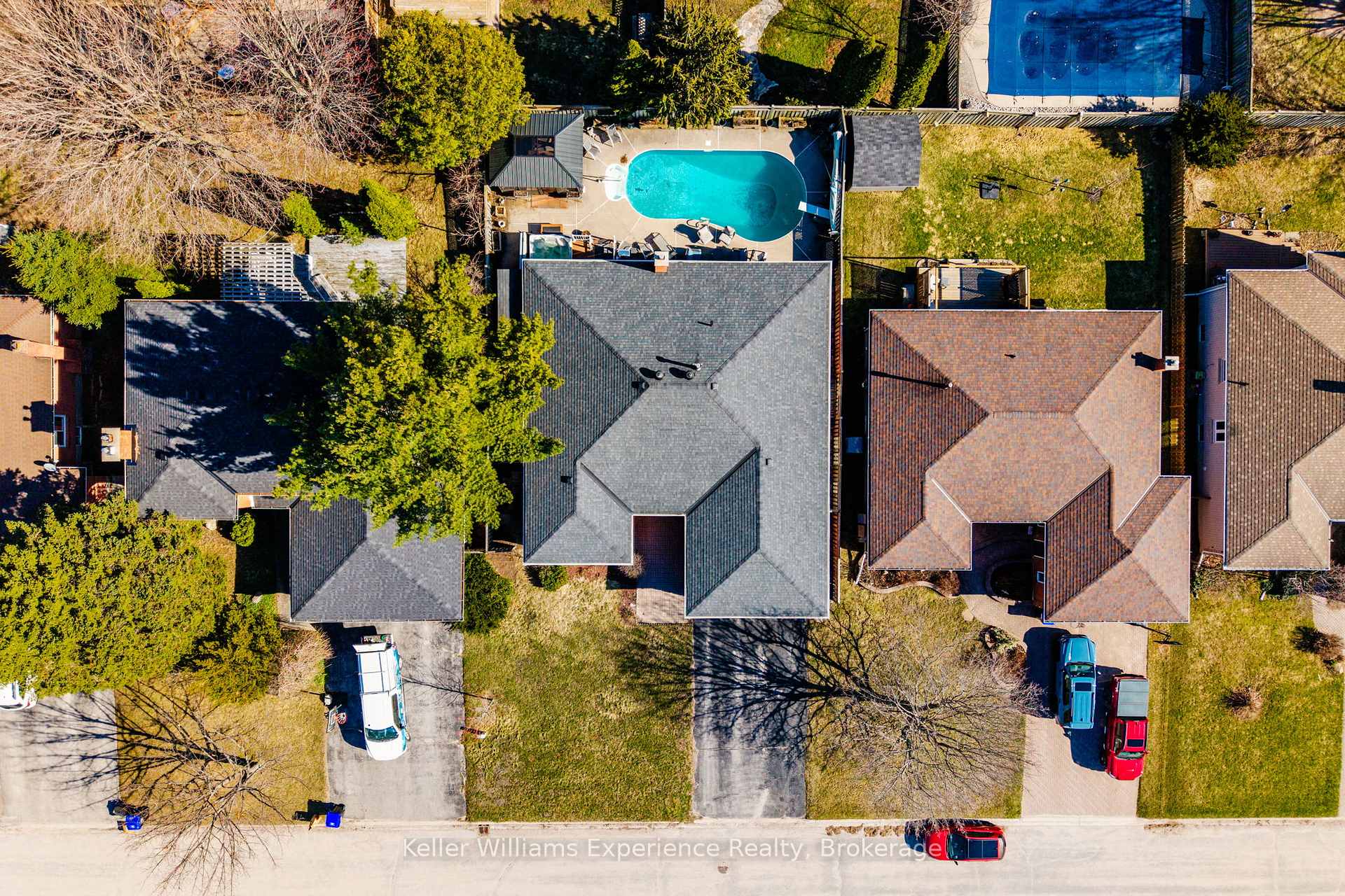 Photo 48 of 933 Playfair Road, Midland — HOMEH