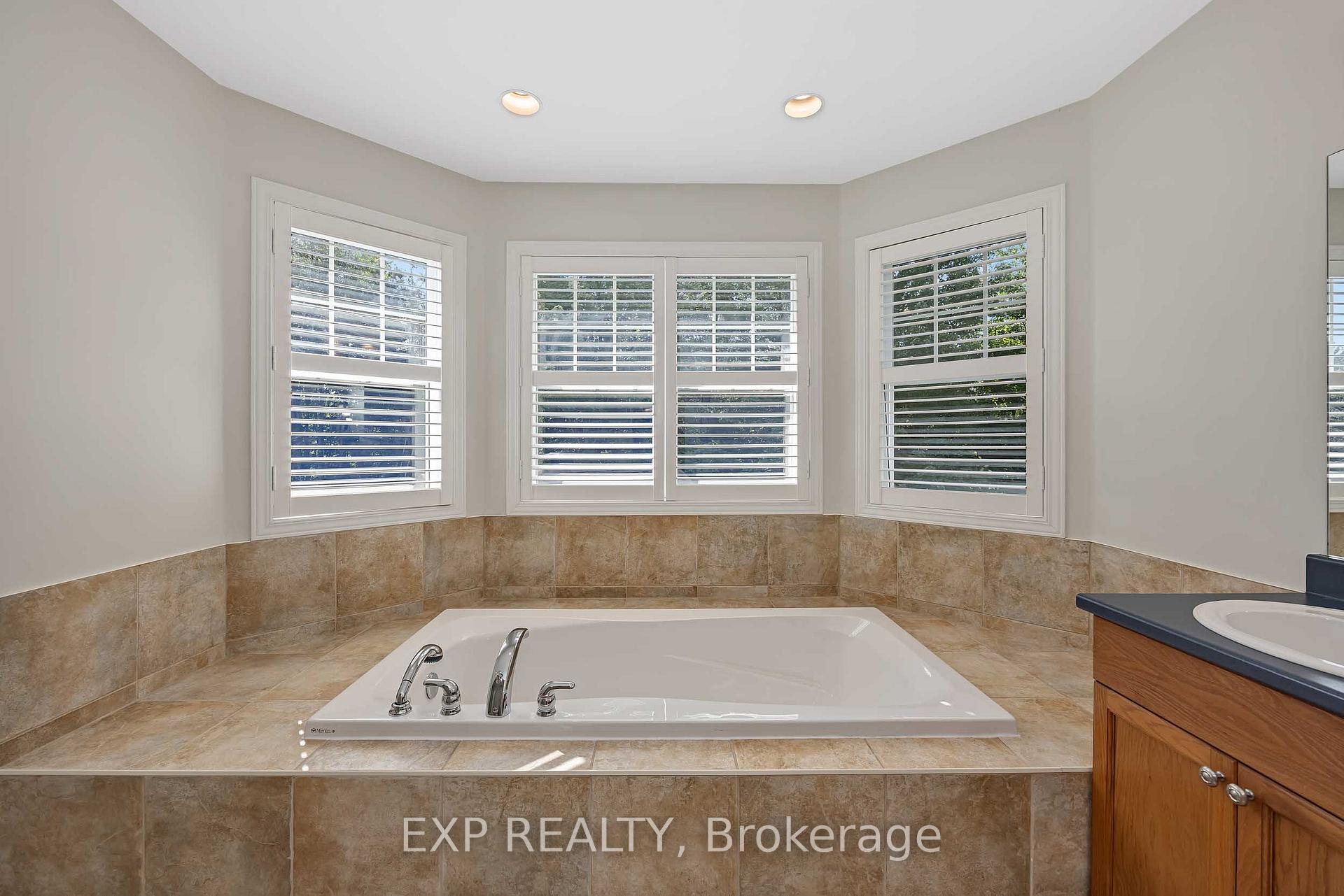 Photo 25 of 4356 Piperville Rd, Ottawa, Carlsbad Springs — HOMEH