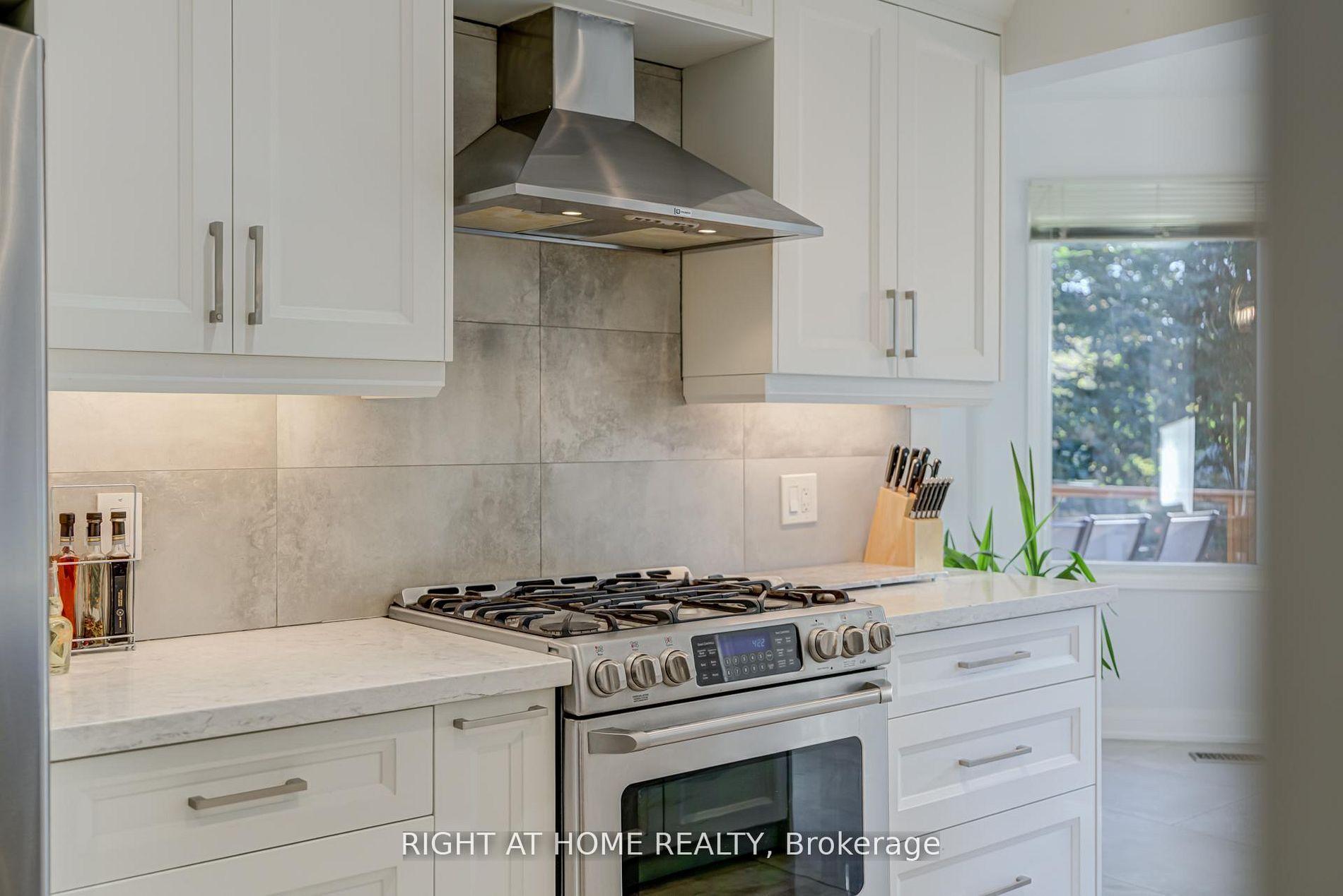 Photo 9 of 66 Glen Hill Drive, Whitby, Blue Grass Meadows — HOMEH