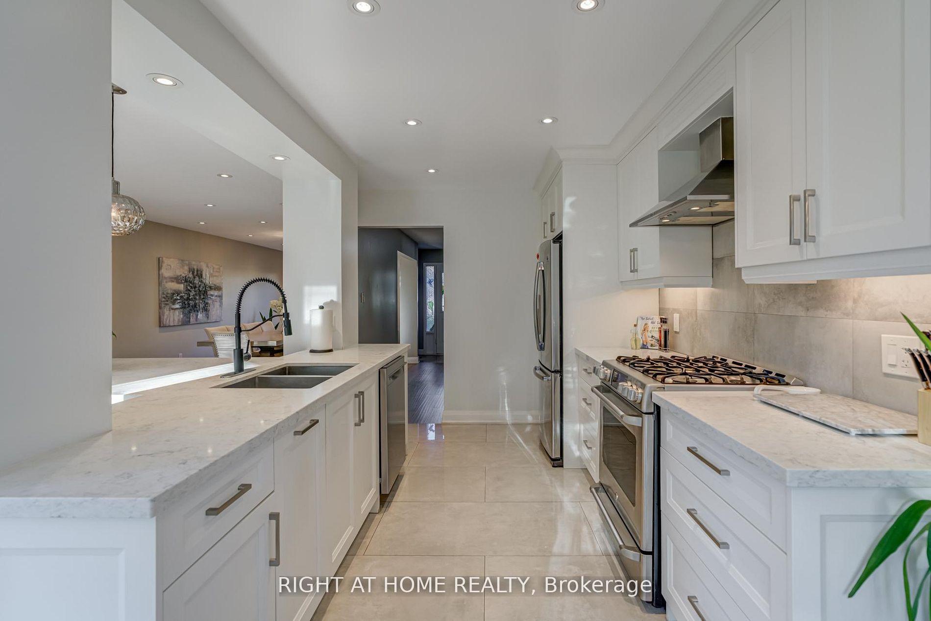 Photo 10 of 66 Glen Hill Drive, Whitby, Blue Grass Meadows — HOMEH