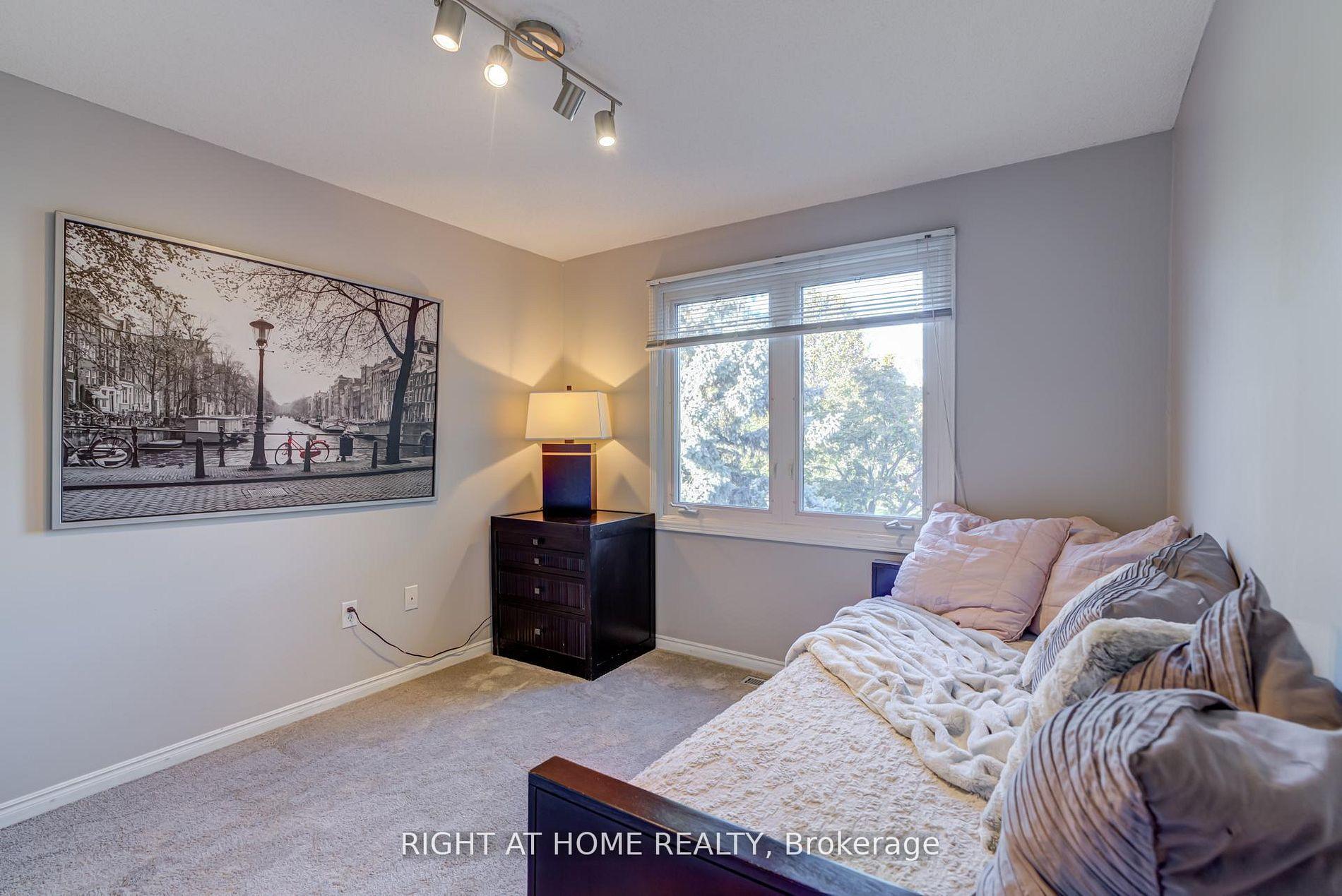 Photo 29 of 66 Glen Hill Drive, Whitby, Blue Grass Meadows — HOMEH