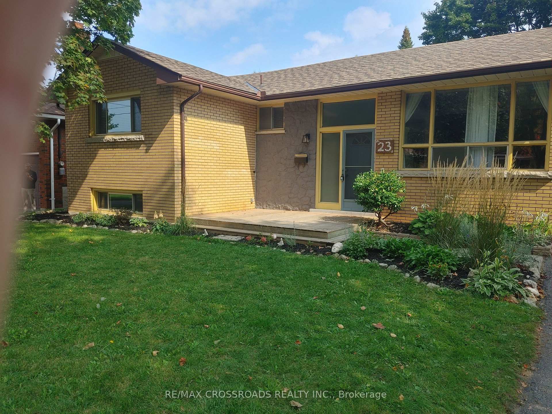 Photo 2 of 23 Strathmere Place, Guelph, Riverside Park — HOMEH
