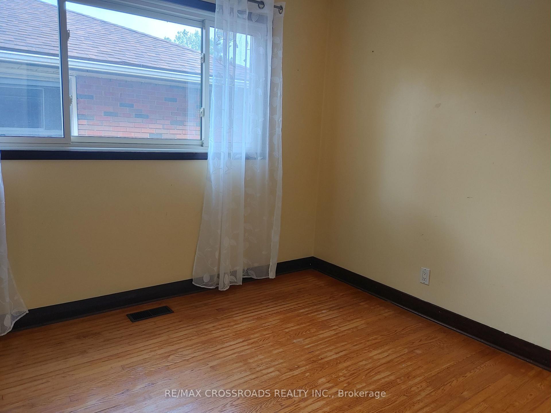 Photo 12 of 23 Strathmere Place, Guelph, Riverside Park — HOMEH