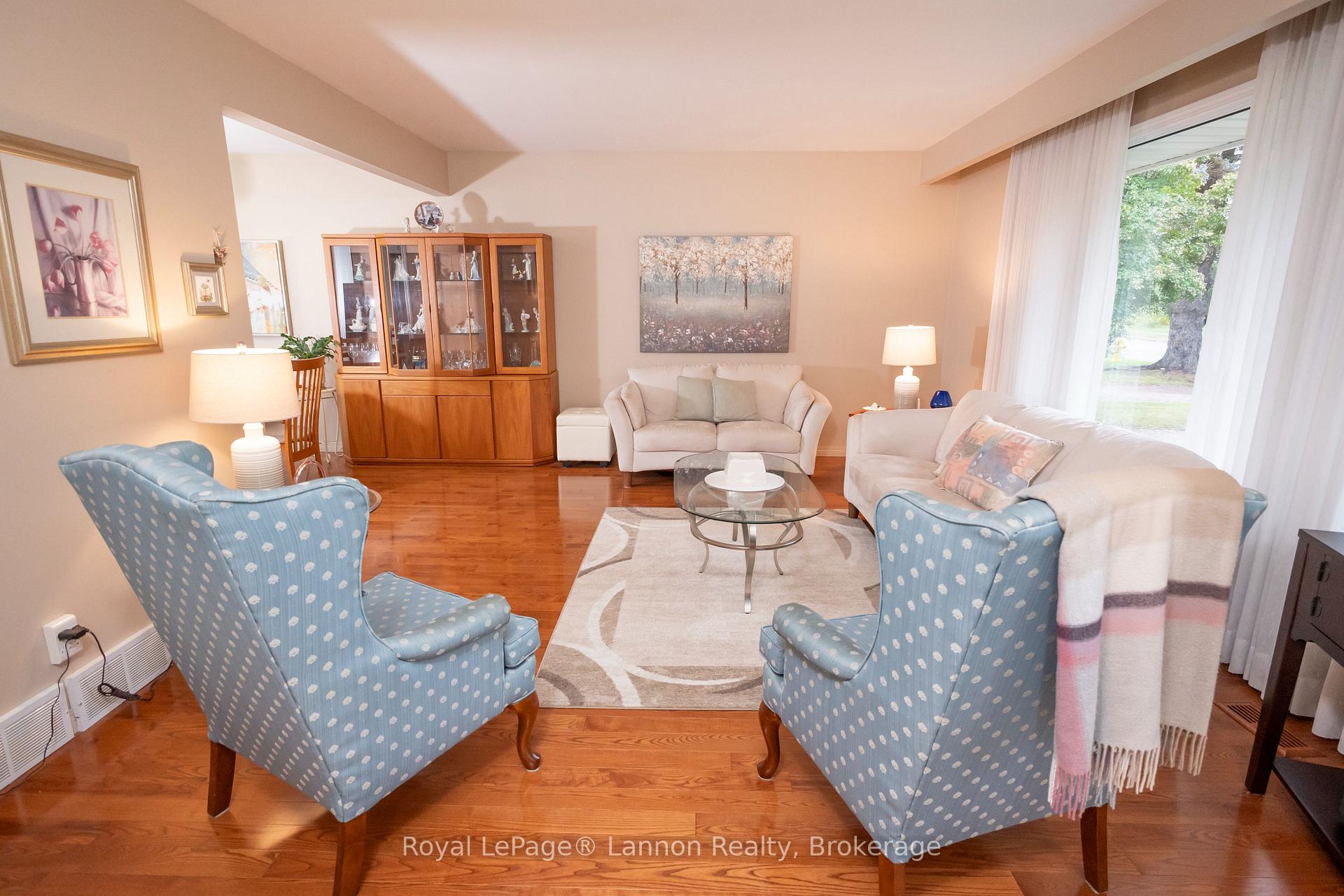 Photo 2 of 404 Riverview Drive, Thunder Bay, Edgewater Park — HOMEH