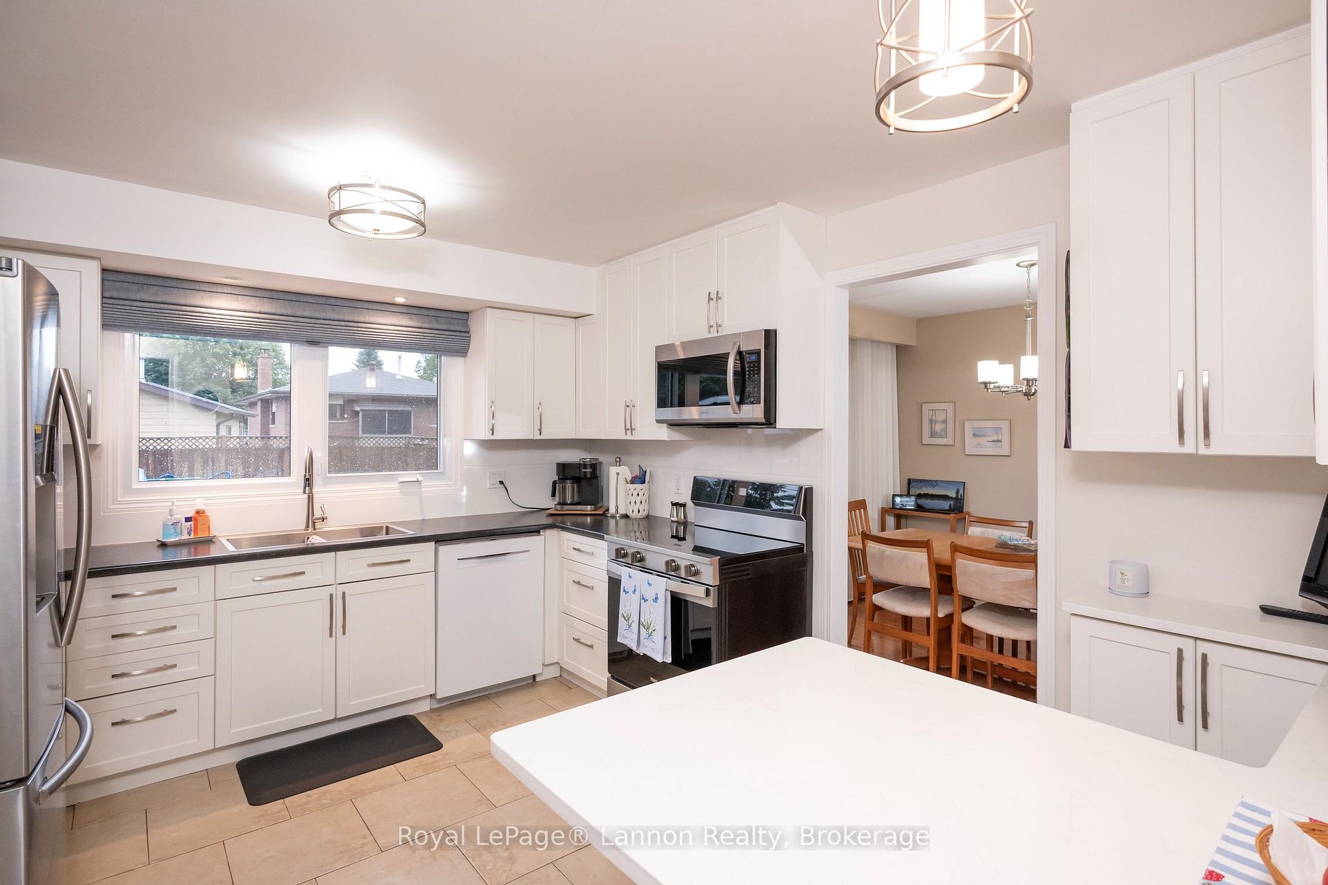 Photo 9 of 404 Riverview Drive, Thunder Bay, Edgewater Park — HOMEH