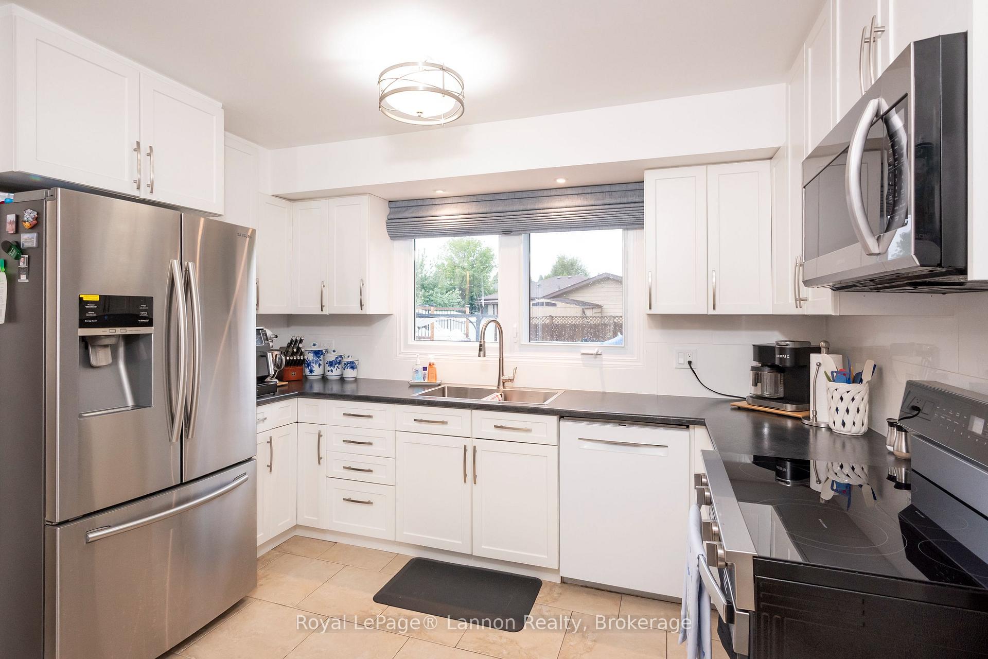 Photo 10 of 404 Riverview Drive, Thunder Bay, Edgewater Park — HOMEH