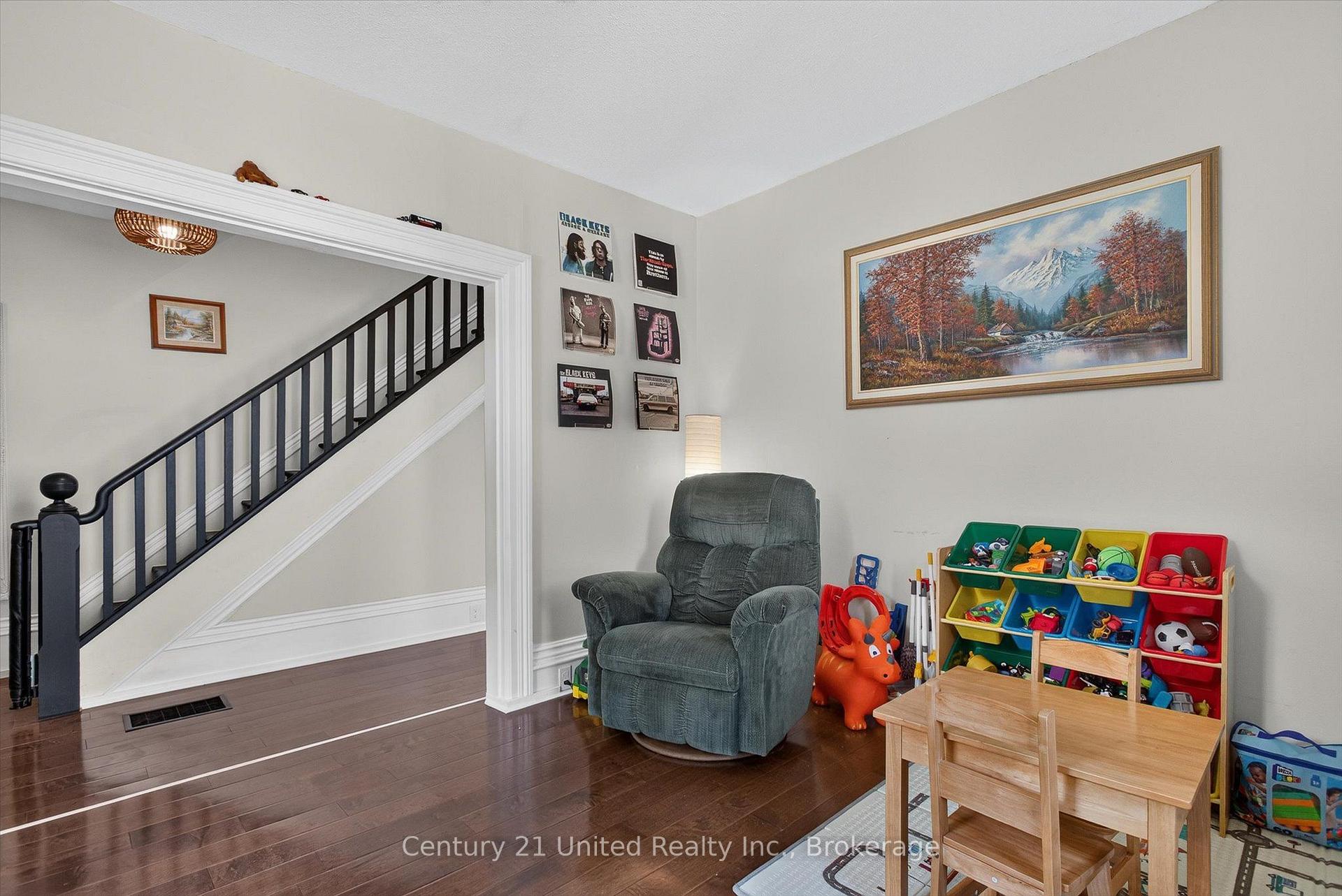 Photo 5 of 9 Crandall Street, Kawartha Lakes, Lindsay — HOMEH