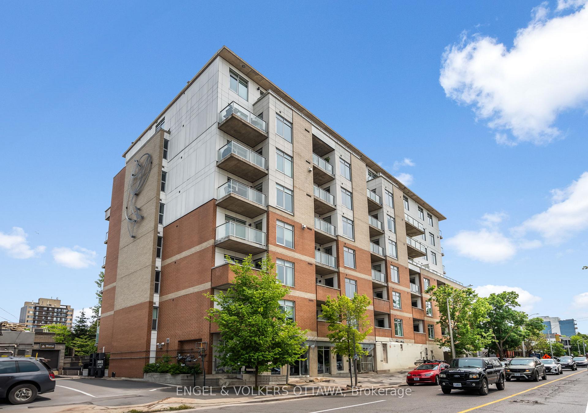 Front of Unit 602, 131 Holland Avenue