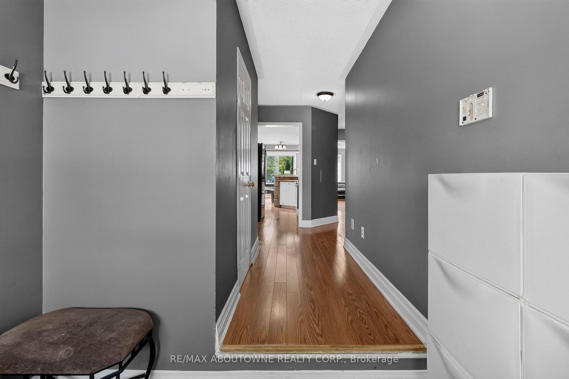 Photo 4 of 5233 Thornburn Drive, Burlington, Uptown — HOMEH