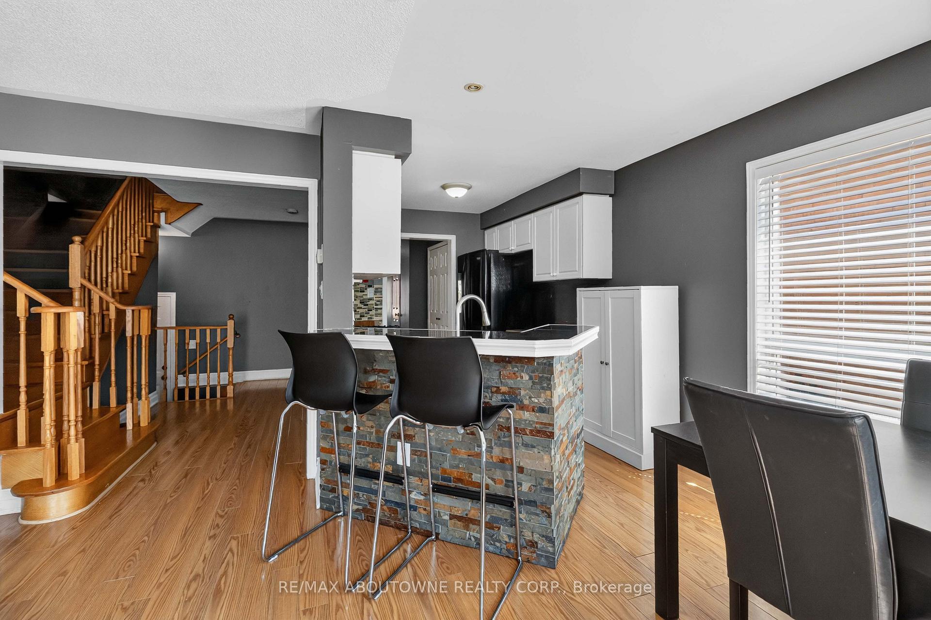 Photo 5 of 5233 Thornburn Drive, Burlington, Uptown — HOMEH
