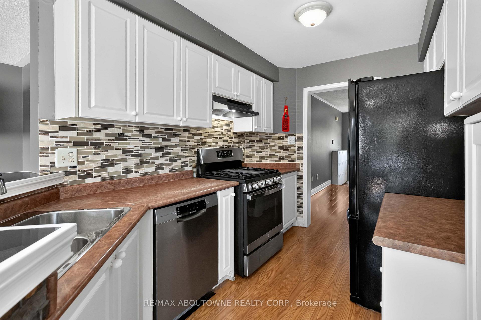 Photo 6 of 5233 Thornburn Drive, Burlington, Uptown — HOMEH