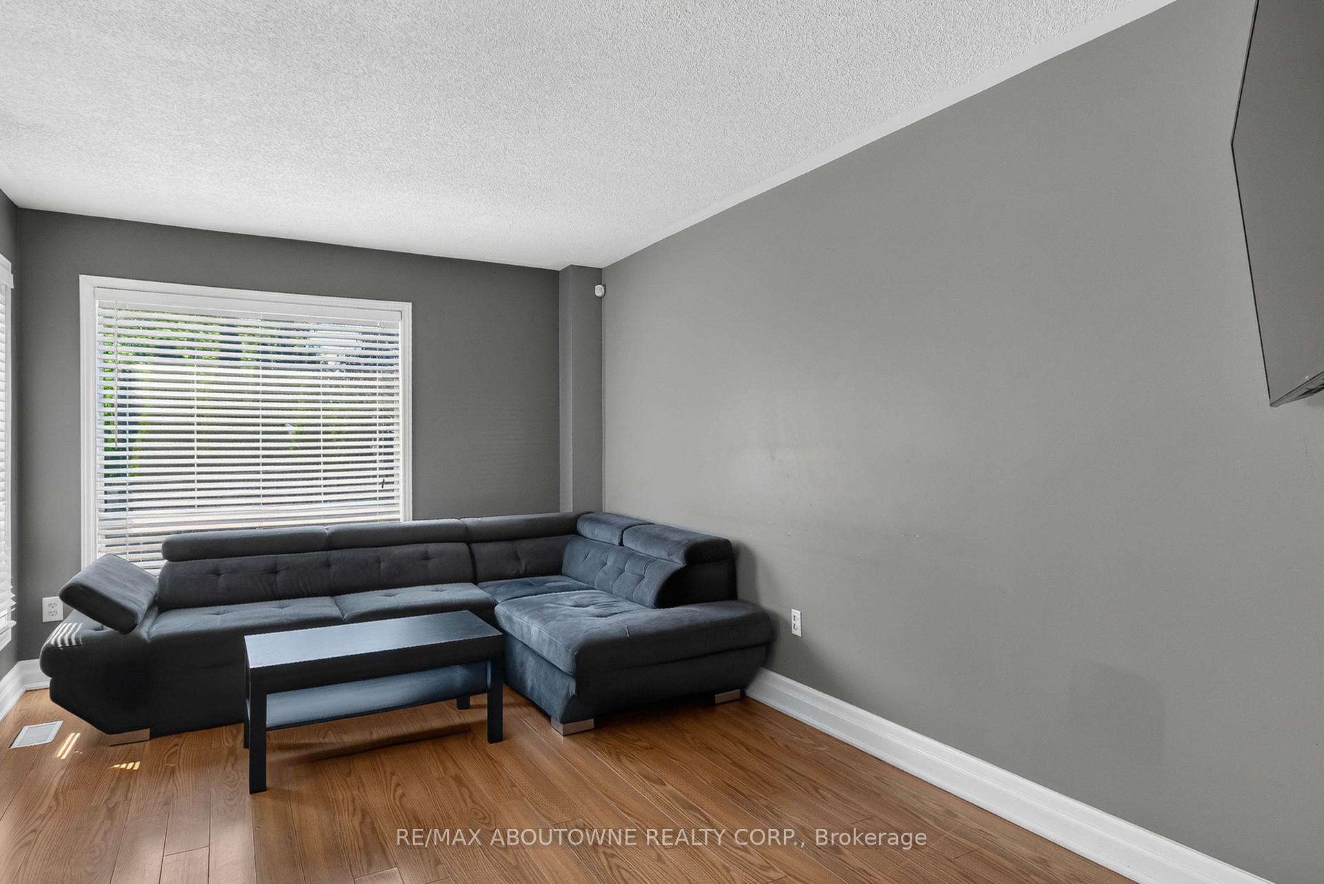 Photo 13 of 5233 Thornburn Drive, Burlington, Uptown — HOMEH