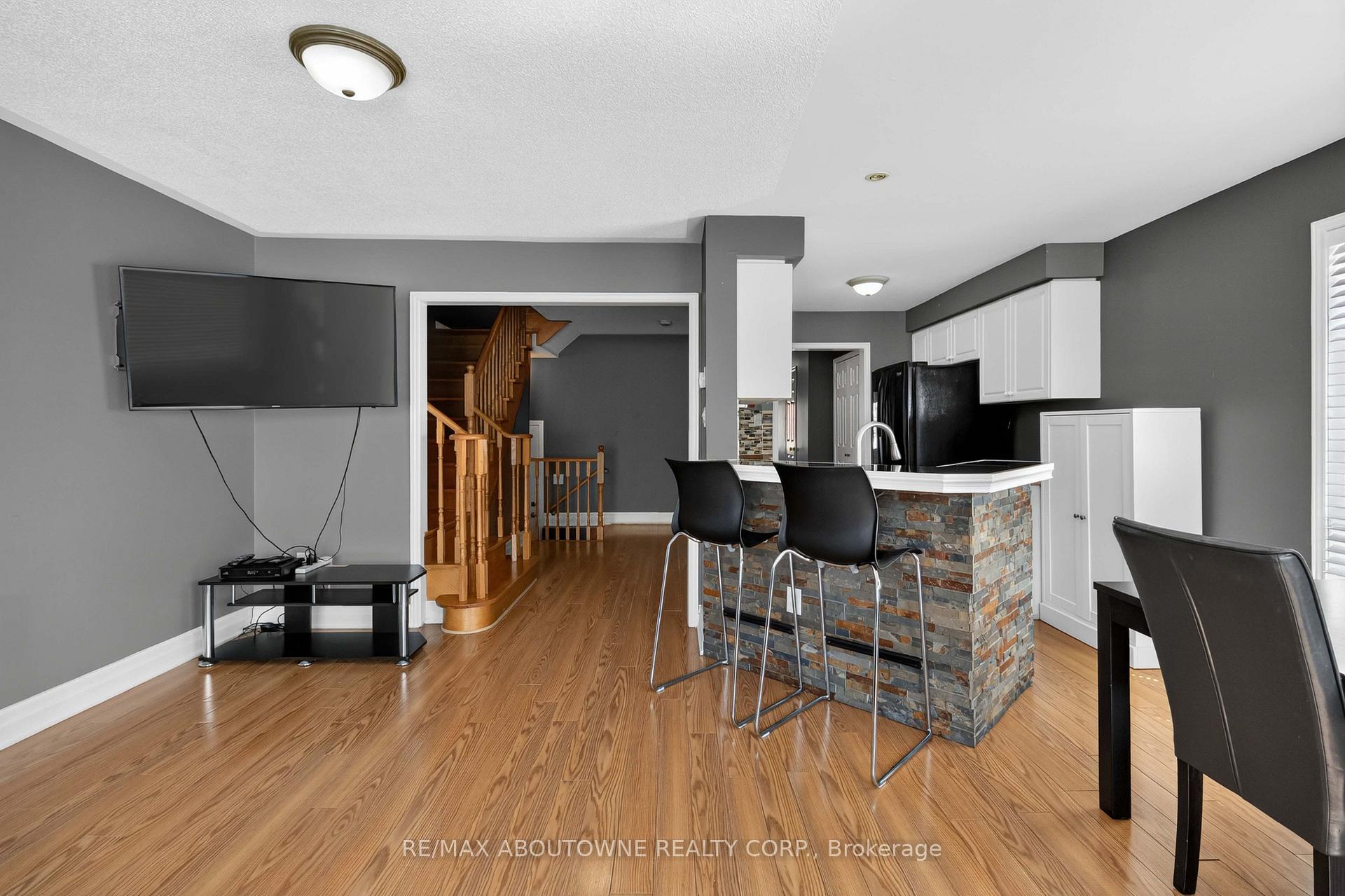 Photo 14 of 5233 Thornburn Drive, Burlington, Uptown — HOMEH