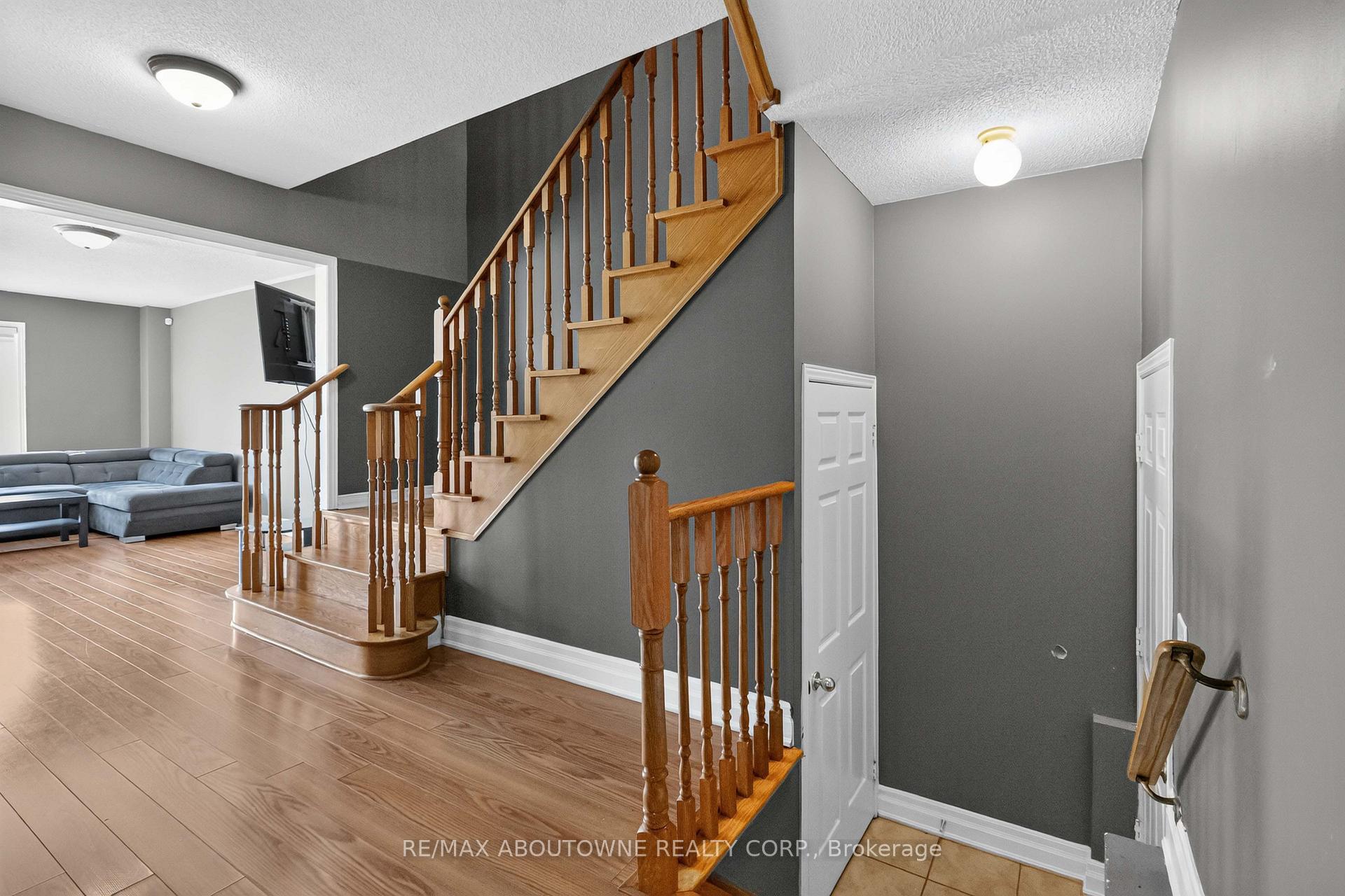 Photo 16 of 5233 Thornburn Drive, Burlington, Uptown — HOMEH