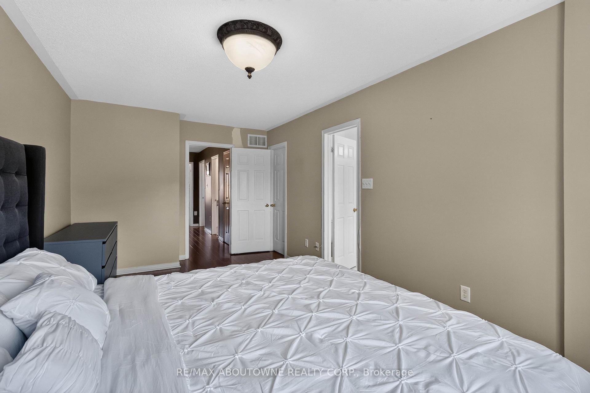 Photo 20 of 5233 Thornburn Drive, Burlington, Uptown — HOMEH