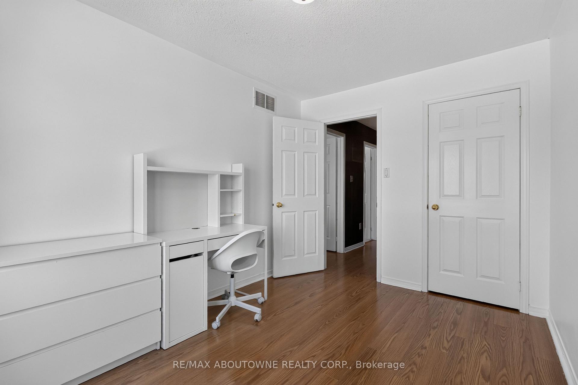 Photo 24 of 5233 Thornburn Drive, Burlington, Uptown — HOMEH