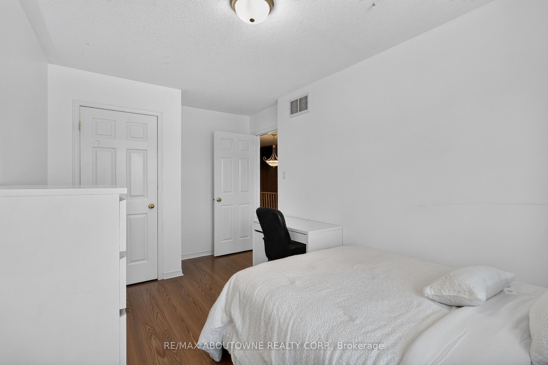 Photo 26 of 5233 Thornburn Drive, Burlington, Uptown — HOMEH