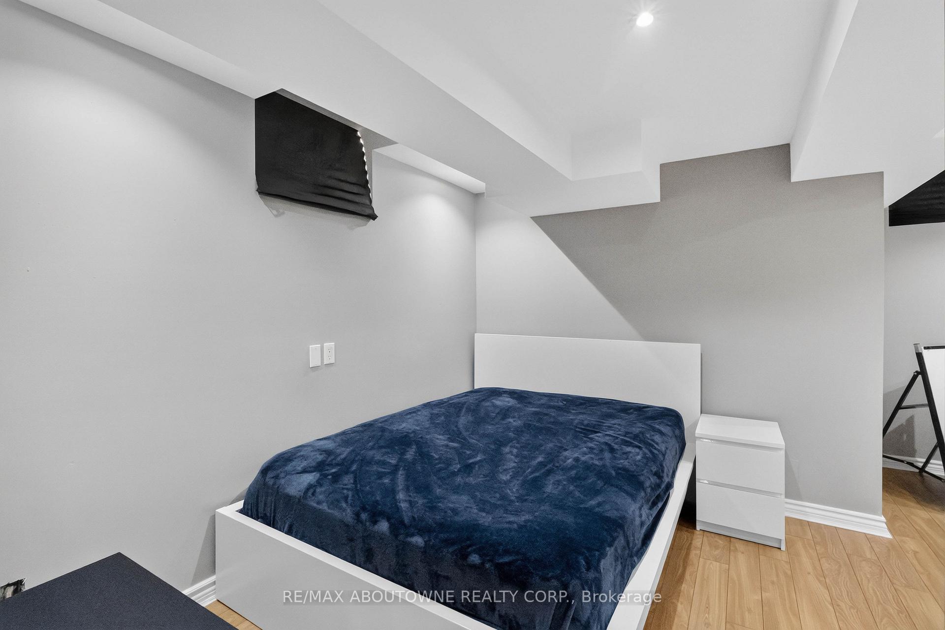 Photo 32 of 5233 Thornburn Drive, Burlington, Uptown — HOMEH