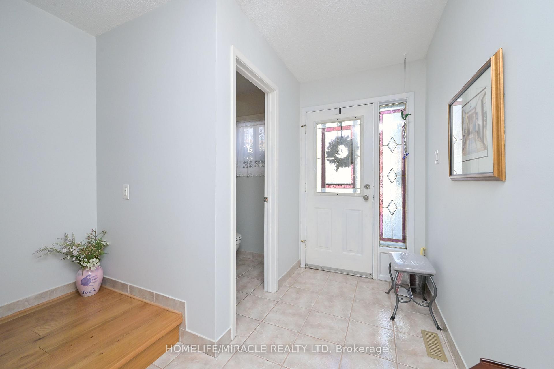 Photo 3 of Unit 27, 121 Falconer Drive, Mississauga, Streetsville — HOMEH